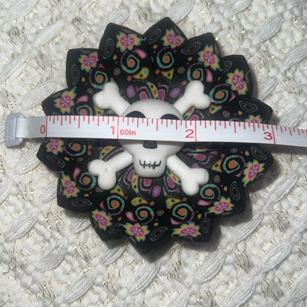 NWOT Skull and Crossbones Floral Fimo Incense Burner - Picture 4 of 4